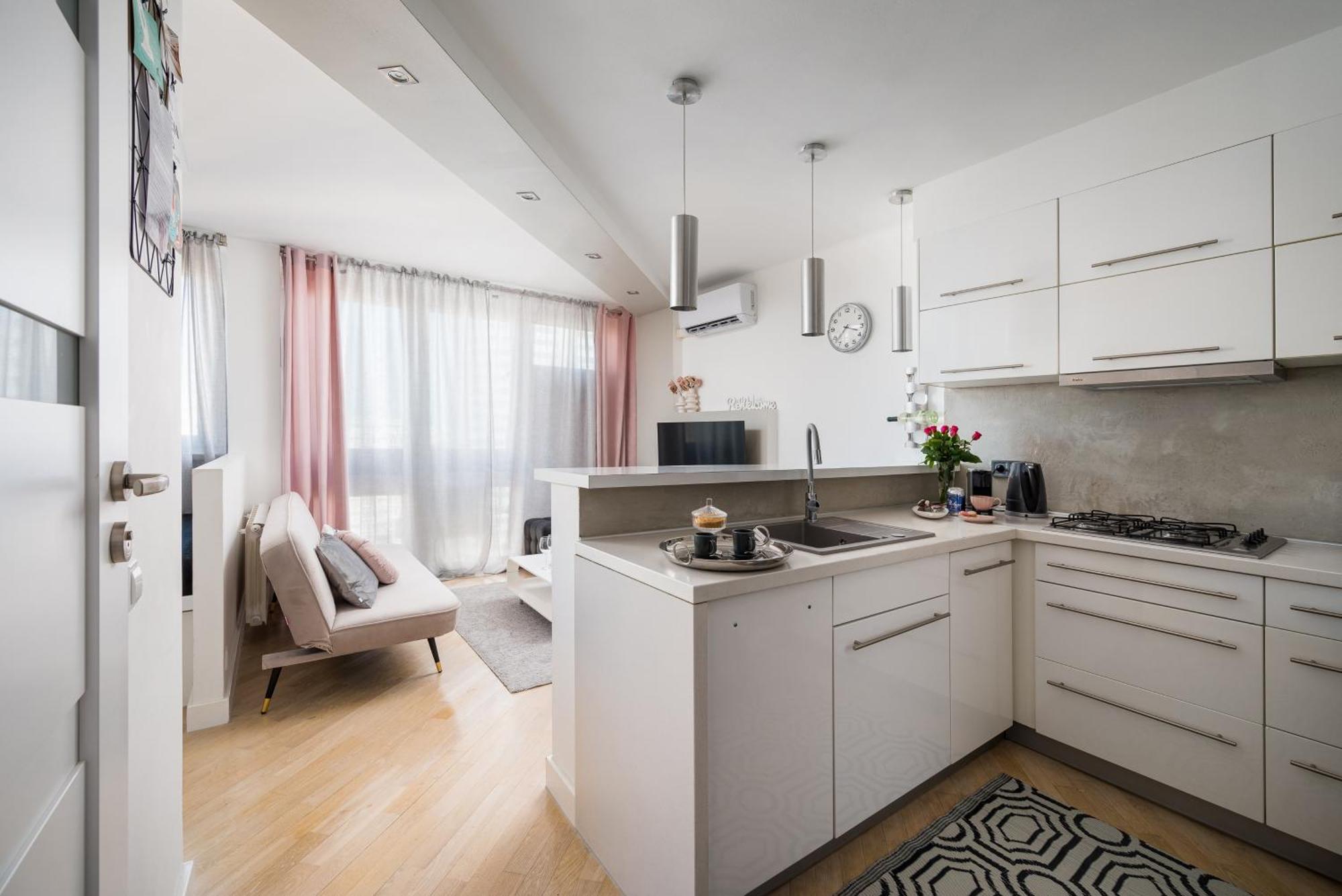 Air-conditioned Premium Loft Skyline Only 900 M To Station Apartament Warszawa